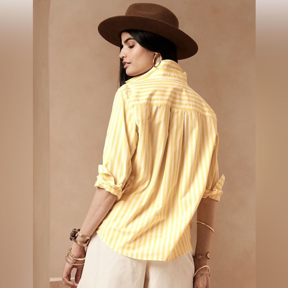 Banana Republic “The Classic Shirt” - Women’s Size L